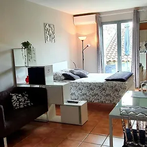 https://studios-du-rempart.fr-provencehotel.com